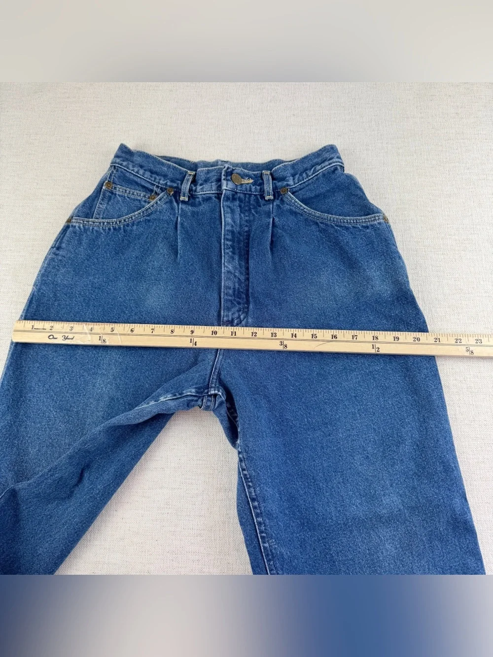 Lee high rise mom jeans pleated front Made in USA Vintage size 12 medium wash - Picture 7 of 16
